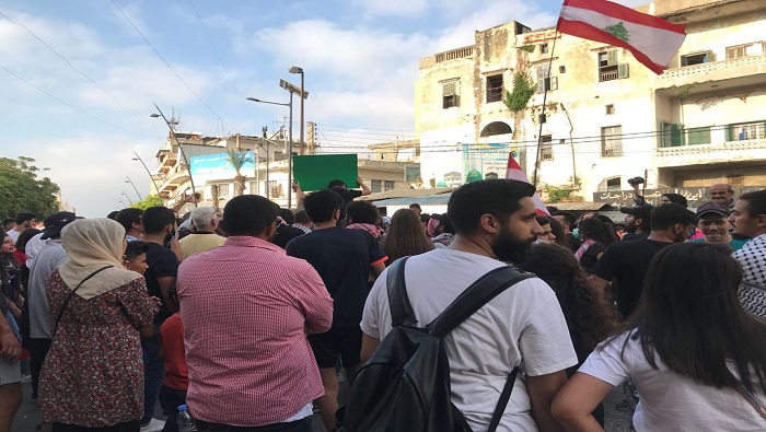 Comerciantes de las ciudades libanesas de Sidon y Tiro cerraron sus tiendas para participar en las manifestaciones.