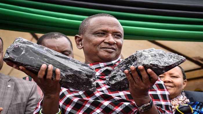Un minero africano encontró las piedras mientras trabajaba en las minas ubicadas en las montañas de Mererani, cerca del monte Kilijimanjaro.