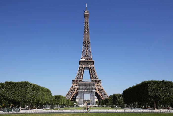 La Torre Eiffel reabre al público luego del confinamiento