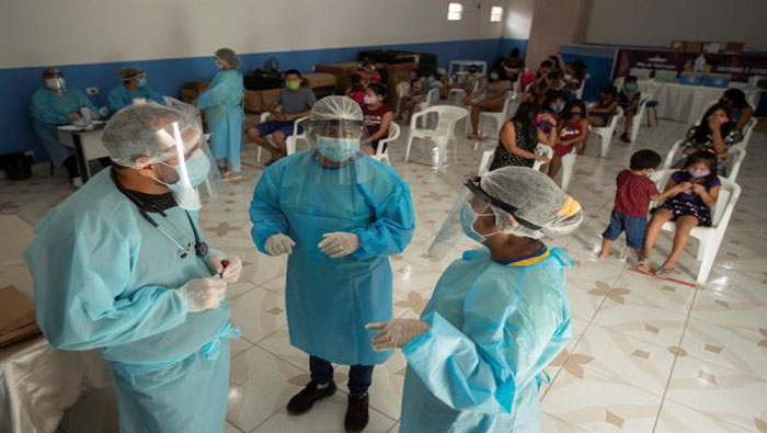Profesionales de la salud de Brasil manifiestan que el Gobierno de Bolsonaro ha abandonado la atención del sistema sanitario.