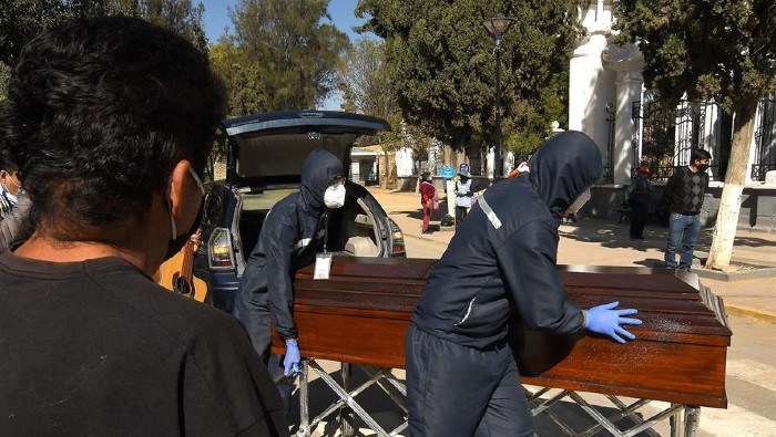 En Cochabamba la situación con los fallecidos ha colapsado a los servicios funerarios.