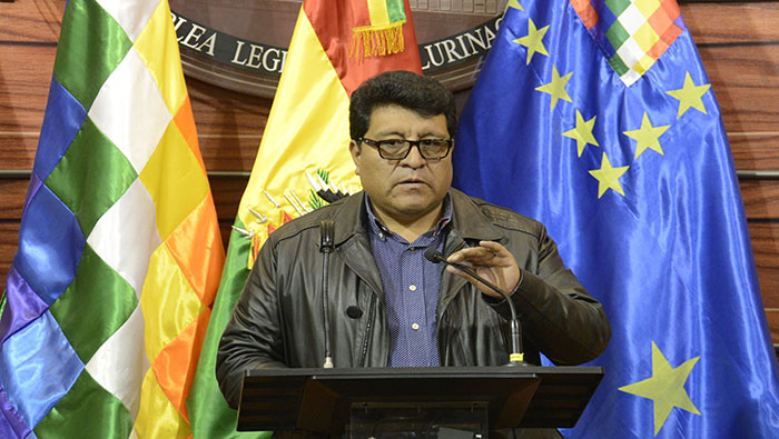 El senador boliviano instó al diálogo como método para dirimir el problema social en la región.