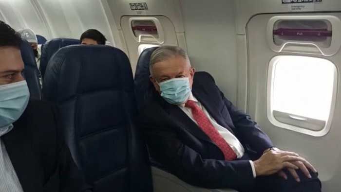 López Obrador arribo al Aeropuerto Internacional de Washington a través de un vuelo comercial.