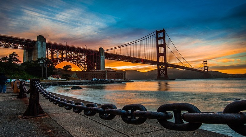 El Golden Gate, inaugurado en 1937, es el símbolo de San Francisco. Con 2.7 kilómetros, por años fue el puente colgante más largo del mundo. Sus atardeceres son de los mejores de la Costa Oeste de Estados Unidos.