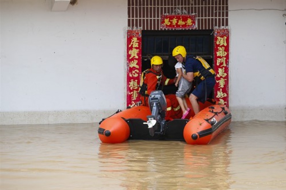 Las lluvias han provocado la evacuación en cuatro grandes ciudades a lo largo del río Yangtsé.