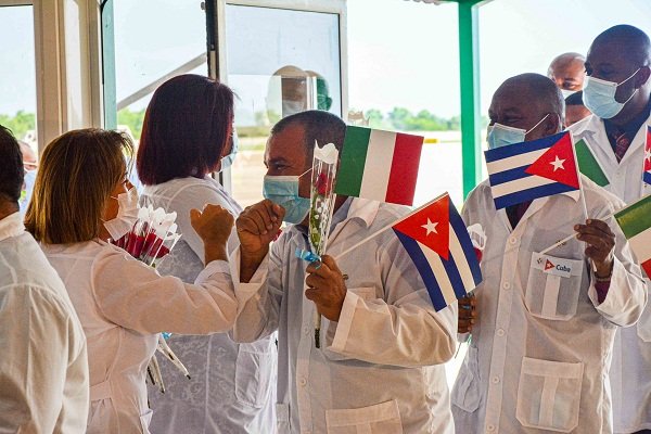 Los profesionales de la salud cubanos estuvieron durante tres meses combatiendo la Covid-19 en centros hospitalarios de Turín, Italia.