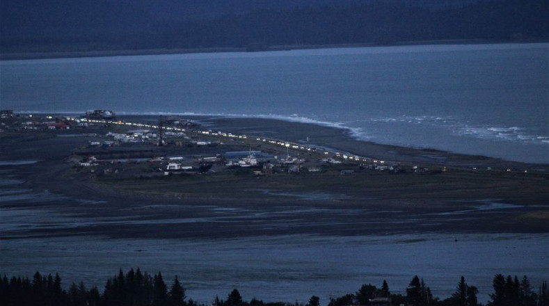 El temblor provocó una alerta de tsunami para el sur de Alaska, la Península de Alaska y las Islas Aleutianas, que se canceló en la madrugada de este miércoles, unas dos horas después.
