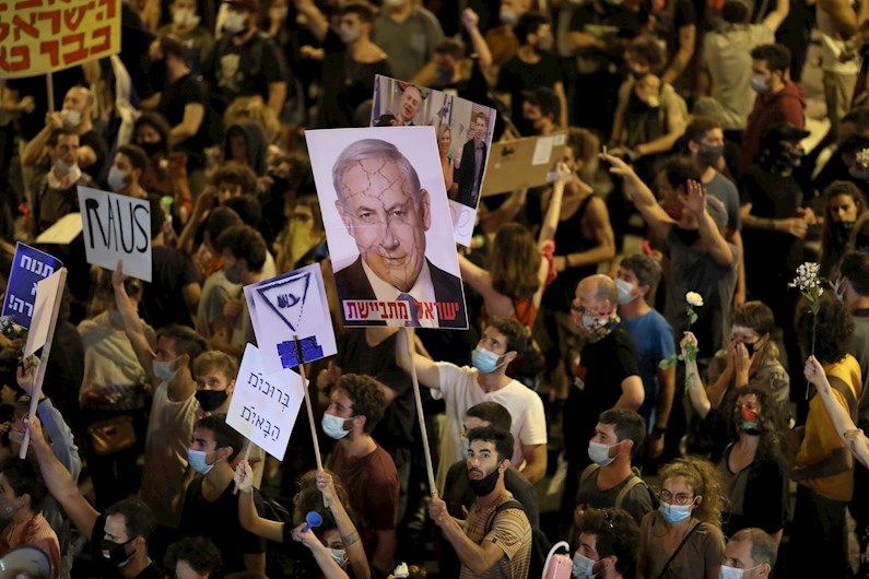 Desde hace varias semanas, las protestas antigubernamentales se desarrollan en Jerusalén y amenazan la estabilidad del Gobierno de Netanyahu.