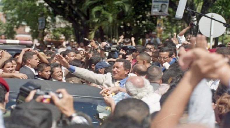 La aprobación de la revolucionaria Constitución de 1999 marcó un cambio profundo en el Estado venezolano. Con un 59 por ciento de aprobación, Chávez y su propuesta fueron legitimados por el  pueblo.