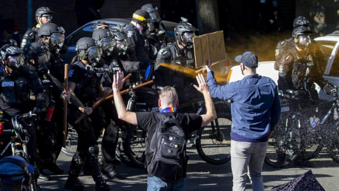 Las protestas antirracistas en Seattle se saldan con 45 detenciones y 21 policías herido