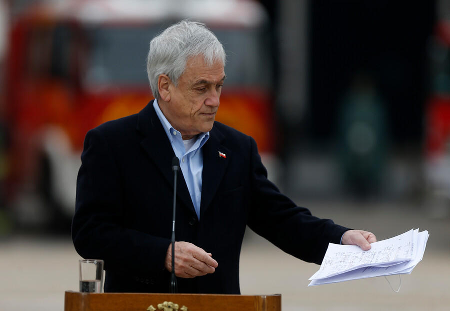 Piñera vio bajar su aprobación a nivel nacional en 15 puntos en cuatro semanas.