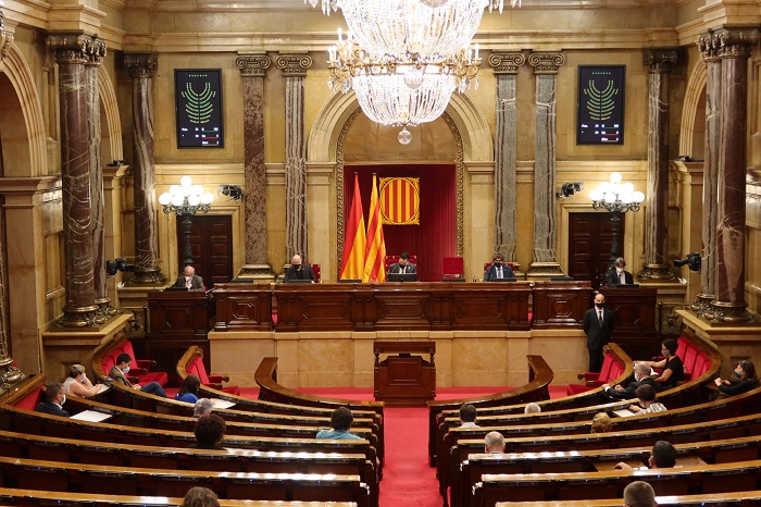 El pasado 15 de junio el Parlamento catalán había vuelto a las sesiones presenciales tras decretarse el cese del confinamiento.