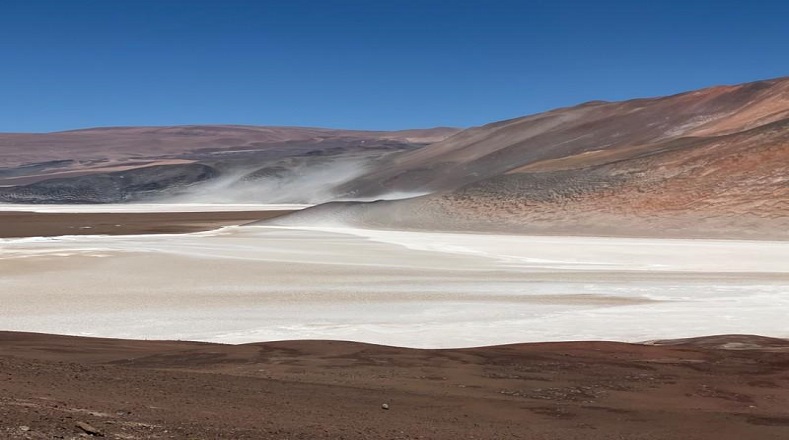 Es reconocido como el sitio más árido del planeta, además, es la zona con mayor radiación ultravioleta. Algunos estudios han hecho similitudes entre el desierto y el planeta Marte.