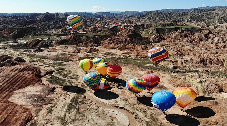 En el evento los visitantes tienen la oportunidad de tomar un globo y volar en él. Así se experimenta la sensación de volar en este artefacto a la vez que se admira la belleza de la región.