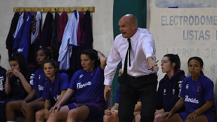 El argentino Gregorio Martínez ejerció como entrenador en la última temporada para Obras Básquet de la liga nacional de baloncesto.