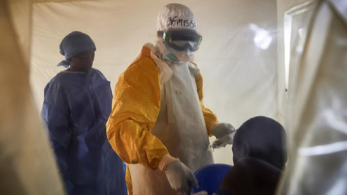 Preocupa a la OMS la superposición del nuevo brote de Ébola con la pandemia de Covid-19.