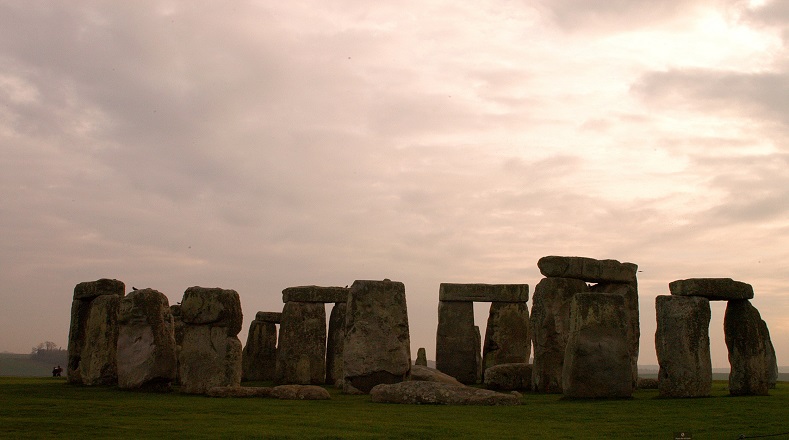 El monumento está compuesto por 52 piedras de arenisca gris pálida. El megalito más grande mide 9,1 metros y el más pesado tiene como masa 30 toneladas.