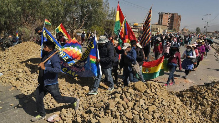 El Gobierno de facto sostiene que las movilizaciones en curso en Bolivia son responsabilidad de los líderes sujetos a proceso. Los manifestantes, sin embargo, han referido en todo momento que sus demandas estriban en la incertidumbre del calendario electoral.