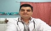 El médico es el director del Centro de Salud de la Colonia El Carrizal, Comayagüela, además fue candidato a diputado por el Partido Libertad y Refundación (Libre).