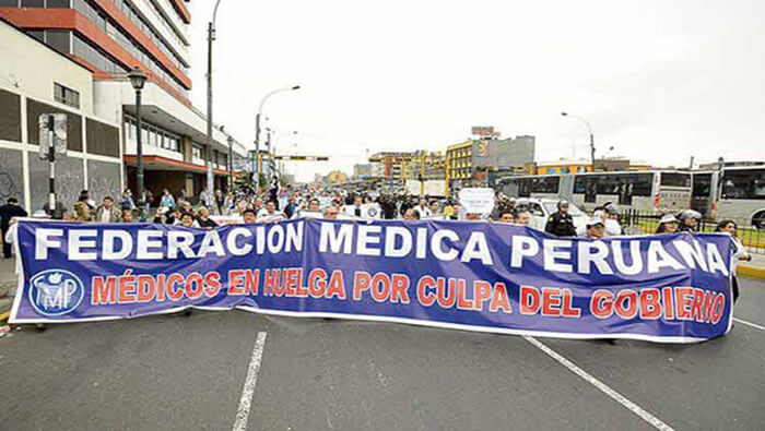 Los directivos del gremio se comprometieron a no paralizar los servicios de áreas críticas de los hospitales públicos durante la huelga.