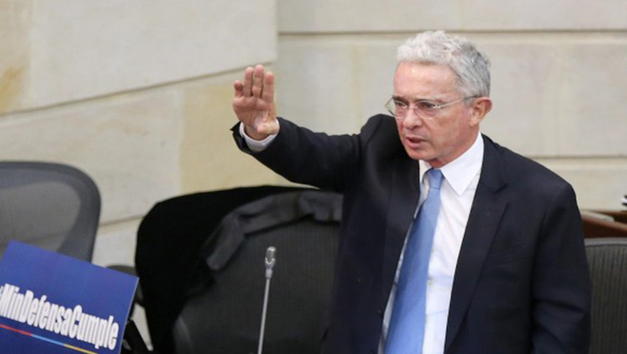 El expresidente, Álvaro Uribe, es acusado por los presuntos cargos de soborno y fraude y procesal.