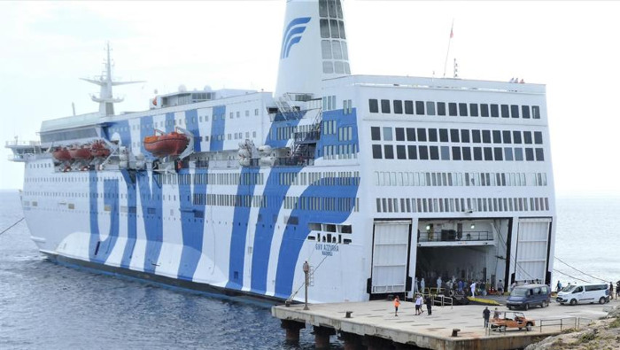 El desborde de las instalaciones destinadas a recibir migrantes ha motivado medidas de contingencia, como realizar la cuarentena por Covid-19 en dos cruceros, que también están a tope.