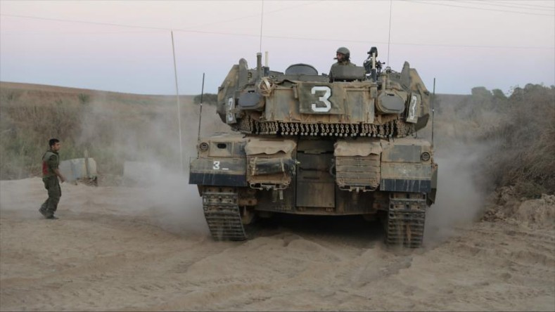 La presencia de los tanques de Israel expresan, en términos simbólicos y reales, la ocupación ilegal de la tierra palestina.