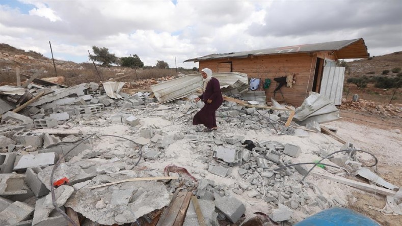 Como parte de los planes israelíes de anexión ilegal de Cisjordania, la destrucción material de las viviendas palestinas es una acción cotidiana.