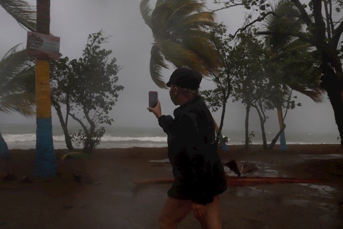 La tormenta tropical Laura avanza sobre la isla de La Española, y se espera afecte esta noche a Cuba.