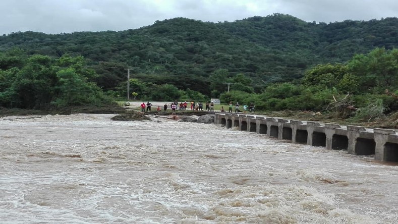 Uno de los efectos más graves de los ciclones es el desbordamiento de los ríos, sobre todo, en regiones montañosas.