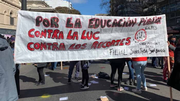 Organizaciones de trabajadores y estudiantiles rechazan el recorte presupuestal del Gobierno de Lacalle Pou.