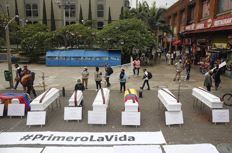 Ni las masacres ni los asesinatos de líderes sociales se han detenido en Colombia en medio de la pandemia de la Covid-19.