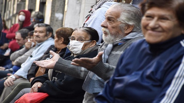 Pese a la pandemia, el Gobierno argentino ha respetado su compromiso de atender con prioridad a los beneficiarios de la asistencia social de más bajos ingresos.