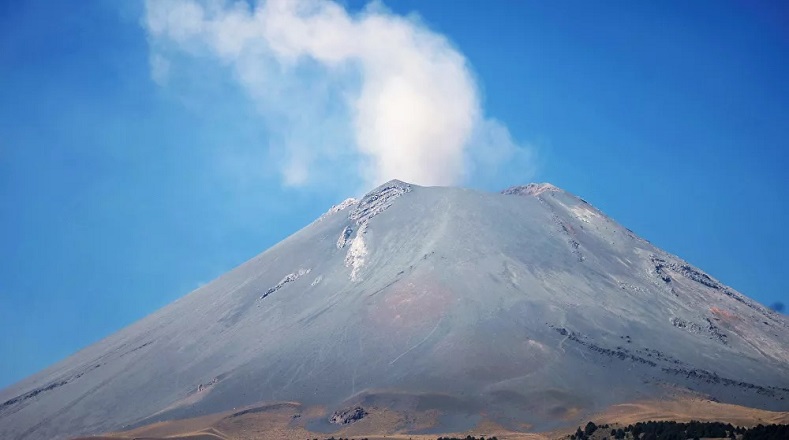 Popocatépetl es un volcán activo de México y se encuentra localizado en la zona centro del país.