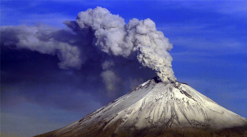 Desde el año 1994 está prohibido el ascenso de la montaña del volcán, precisamente por su actividad y el riesgo que implica para la población.