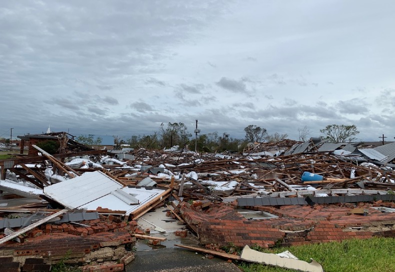 Los tornados que forman parte de un huracán de categoría 4, son varias veces más destructivos.