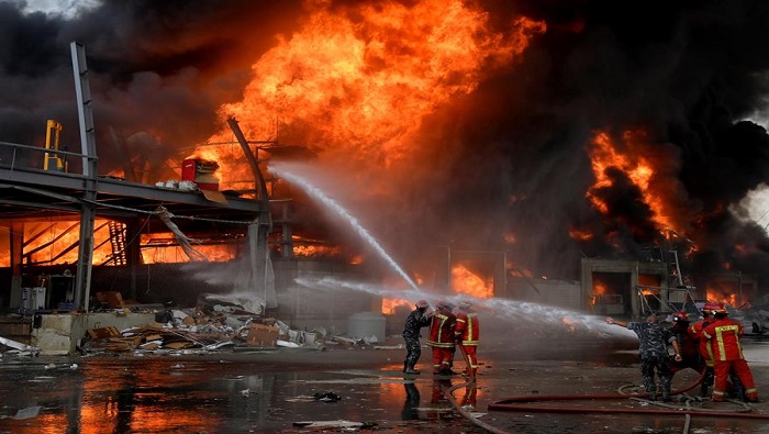 El incendio afectó un área en que se almacenaban donaciones de alimentos llegadas a El Líbano tras las explosiones del 4 de agosto.