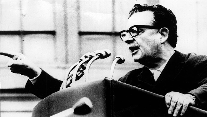 El 11 de septiembre de 1973 una junta militar encabezada por Augusto Pinochet, con el beneplácito de Estados Unidos, derrocó al Gobierno de Allende.