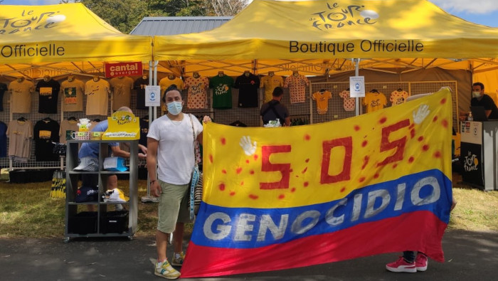 Activistas denunciaron el viernes en el Tour de Francia la grave situación de derechos humanos que se vive en Colombia.