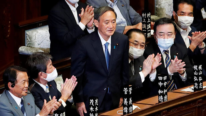 En una sesión de la Cámara de Representantes del Parlamento, los legisladores eligieron a Suga como nuevo primer ministro del país asiático.