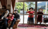 Los muñecos sirven para simular a niños y adultos con figuras de trapo, hechas a mano, llenas de paja y papel, en el solitario pueblo japonés.