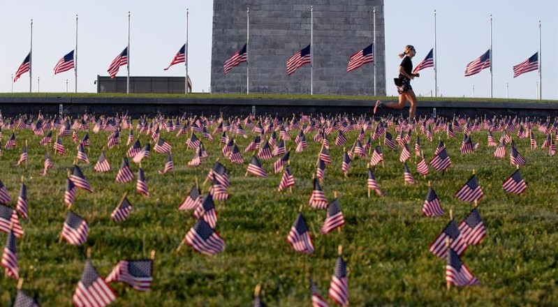 En EE.UU. se recuerda a todos los muertos a causa de la pandemia con un proyecto de memorial.