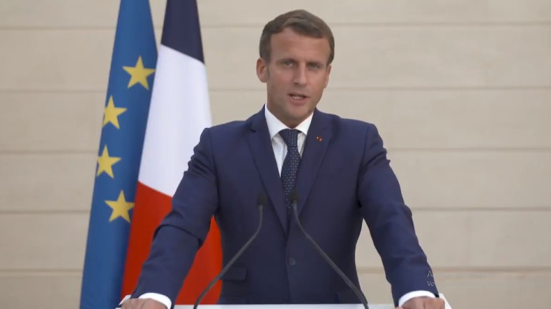 El presidente francés Emmanuel Macron intentó ponerse equidistante de Rusia y Estados Unidos.