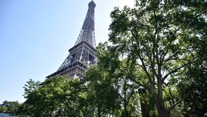 La Torre Eiffel es el monumento más visitado y más fotografiado del mundo, con unas 25.000 asistencias diarias.