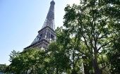 La Torre Eiffel es el monumento más visitado y más fotografiado del mundo, con unas 25.000 asistencias diarias.