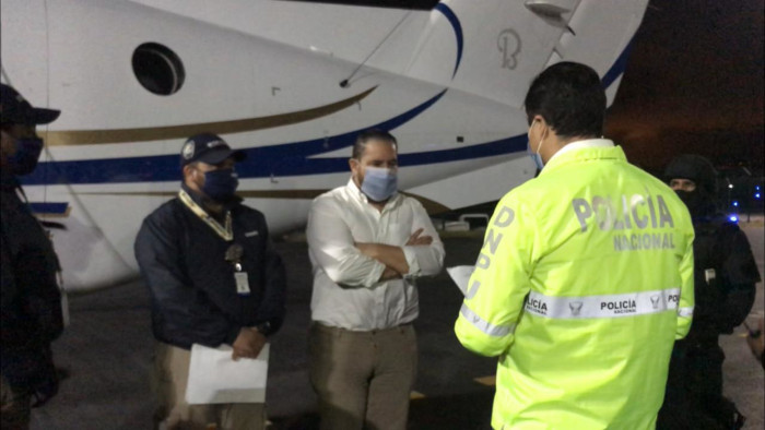 Jacobo llegó acompañado de agentes de la policía colombiana.