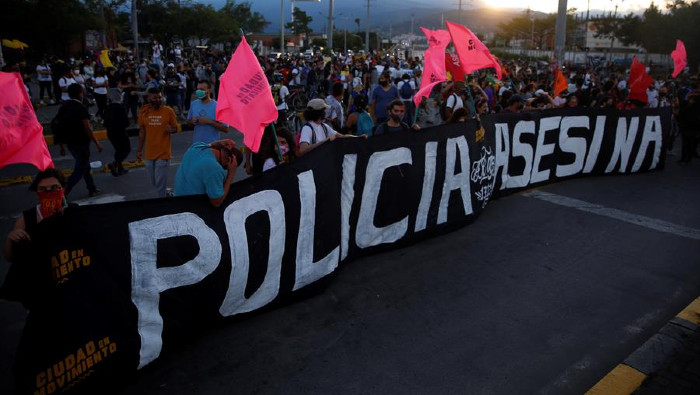 Miles de personas se han manifestado durante el presente mes en Colombia, en contra de la brutalidad policial.