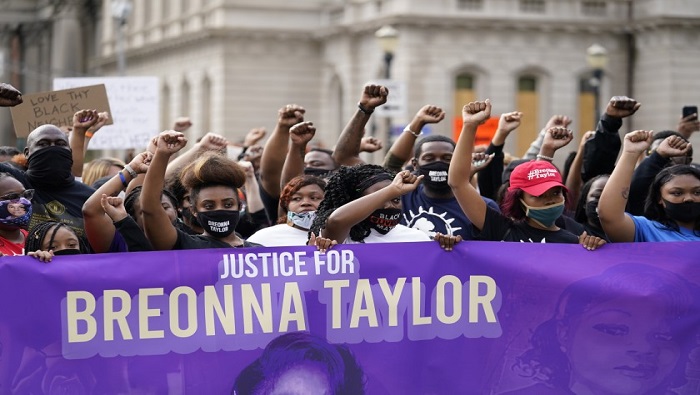 El asesinato de Breonna Taylor concita el rechazo de un número cada vez mayor de personas.