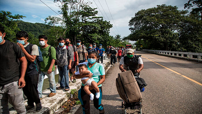 López-Gatell afirmó que es improbable que la caravana migrantes represente un problema de salud pública.