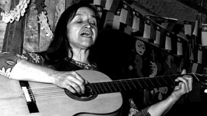 El trabajo artistico y musical de Violeta Parra sirvió de inspiración a varios artistas que continuaron con la tarea de rescatar la música del campo chileno.